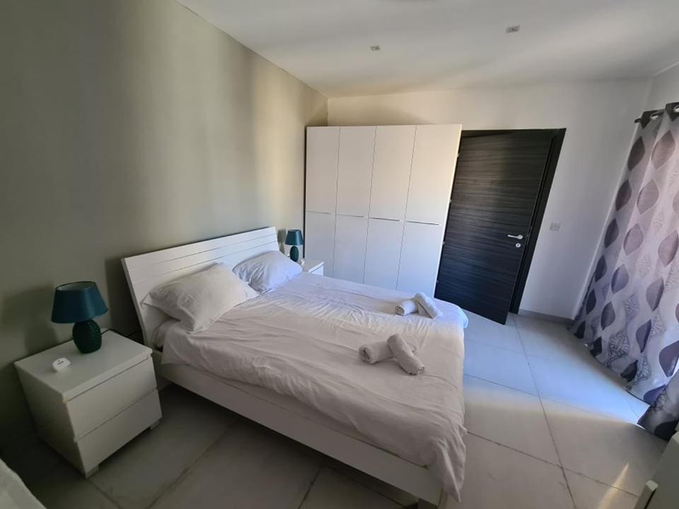 St Julians Central 2 Bedroom Apartment Saint Julian's Екстериор снимка